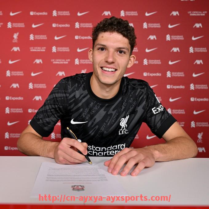 爱游戏体育-法甲马赛与其他豪门对比：马赛与法甲其他豪门球队的竞争力对比